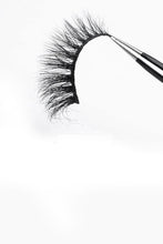 Load image into Gallery viewer, Light Volume Cat Eye 18mm Mink Natural Eyelashes