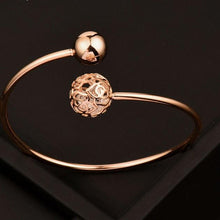 Load image into Gallery viewer, Flower Ball Bangle